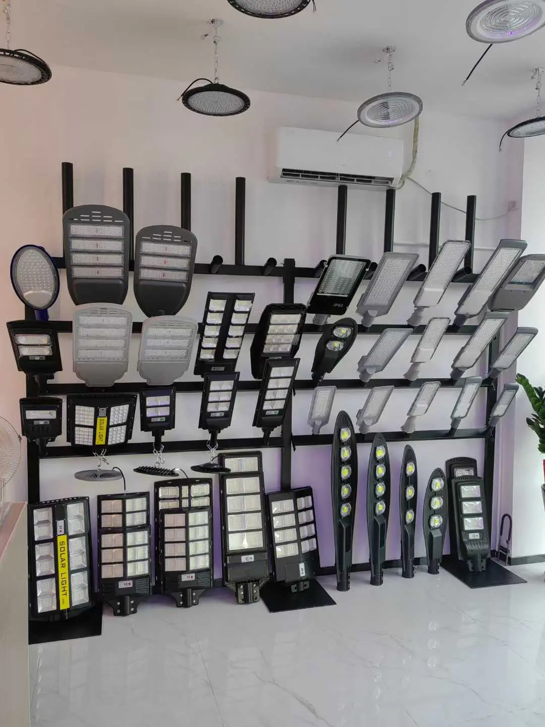 YiCheng Lighting showroom interior with product displays