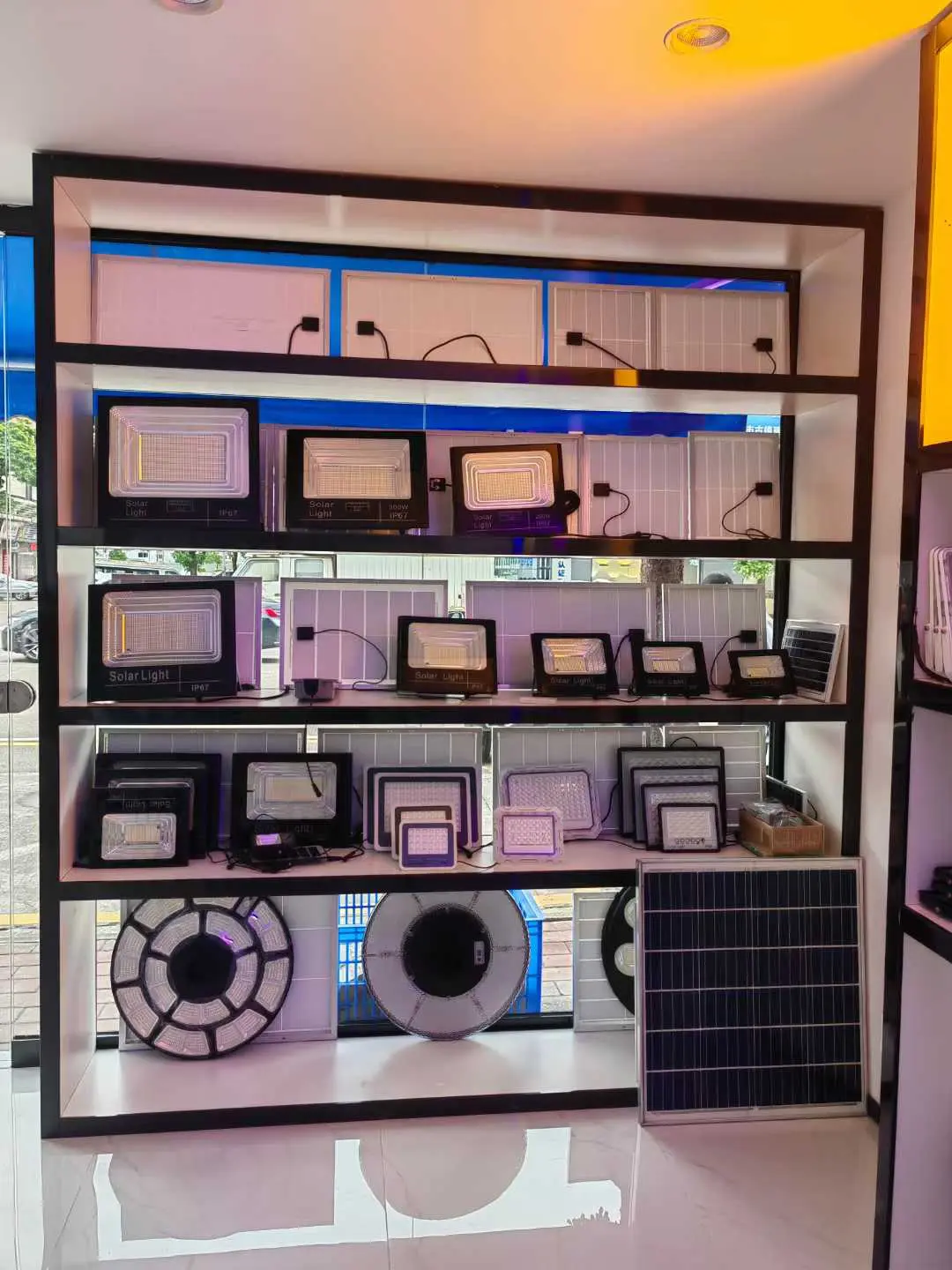 YiCheng Lighting showroom with LED product demonstrations